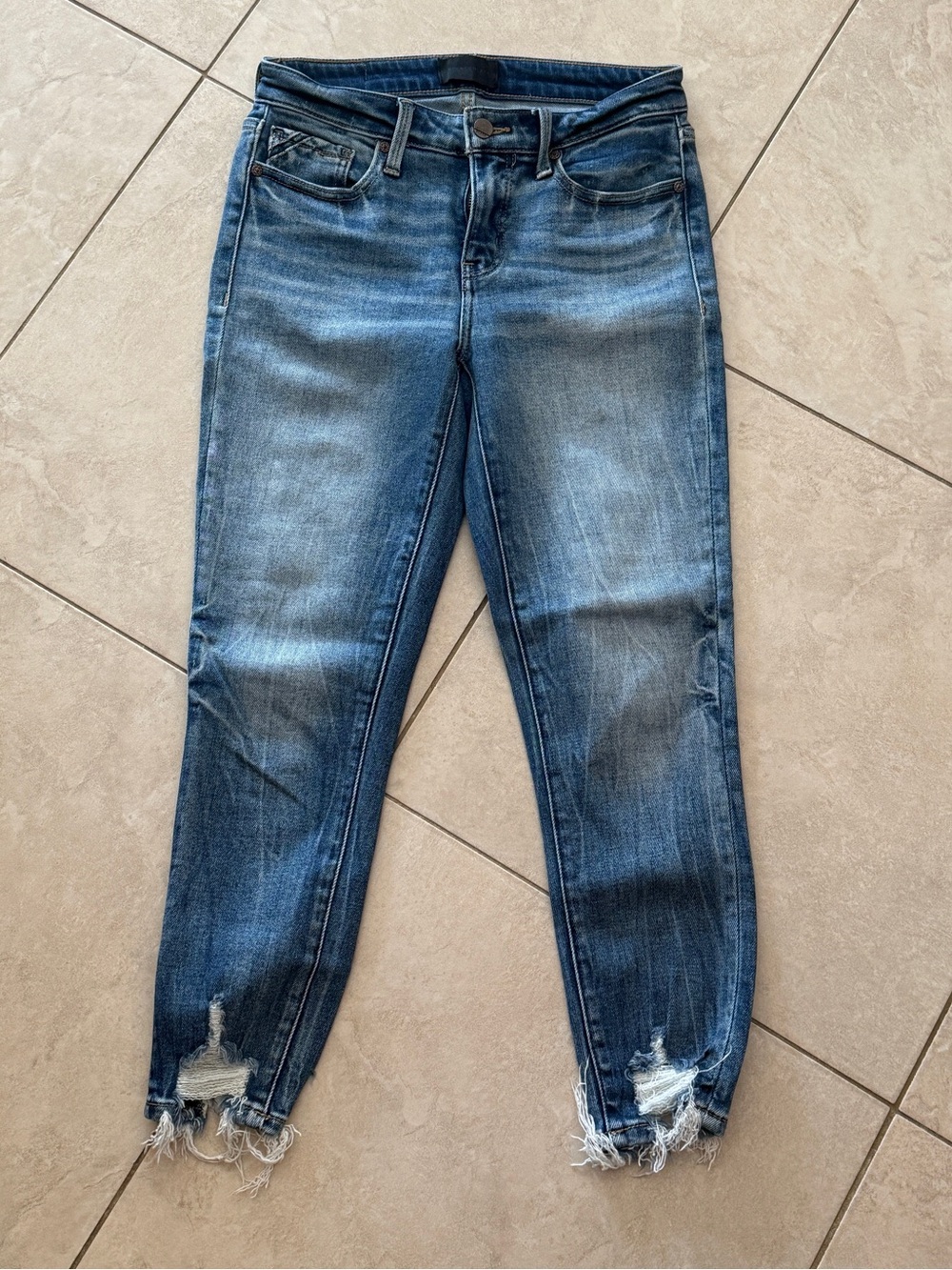 Buckle Black Fit No. 53 ankle skinny.